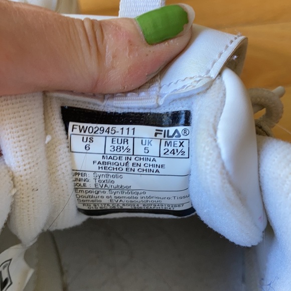 Fila Disruptor Sneakers - Picture 2 of 4